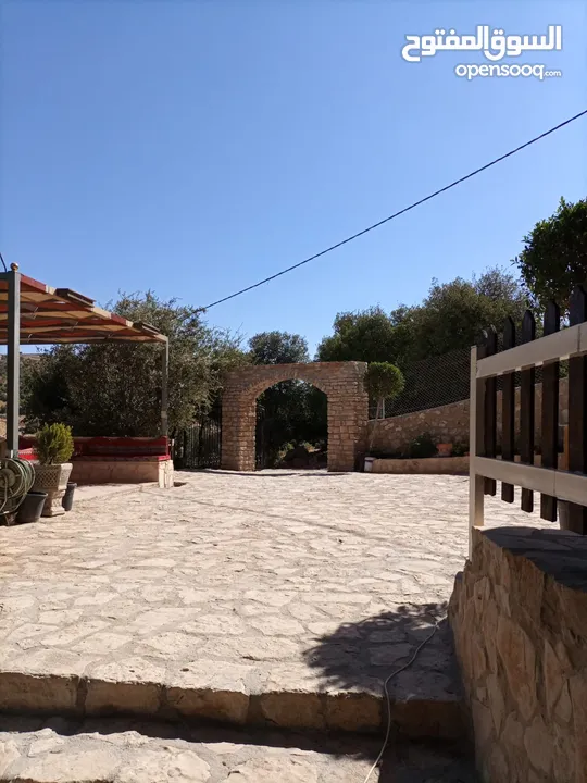 شاليه بسعر مغري لاستثمار  مطل ومرتفع  اطلاله وروعه من الجمال ومناظر خرافيه اقرا ا التفاصيل جيدا