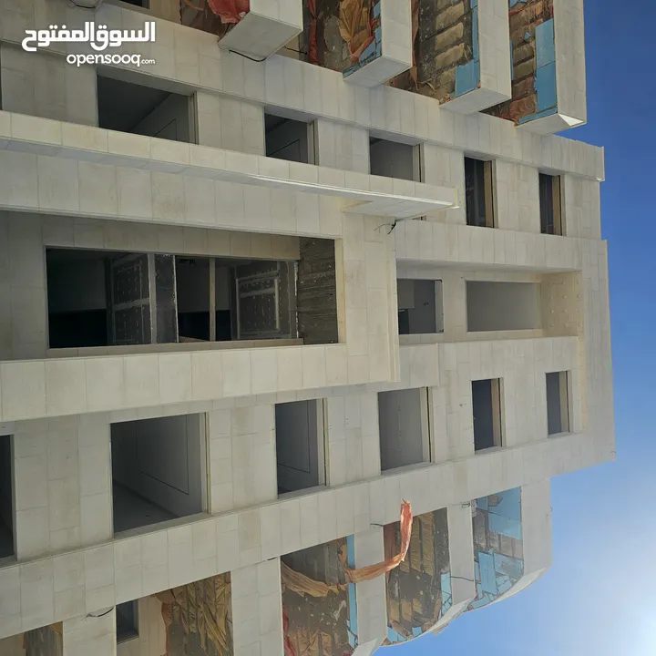 اخير مع روف شركة حسام الجمزاوي للإسكان مساحه 180 داخلي و روف 40 متر ترس 100 متر اطلالة