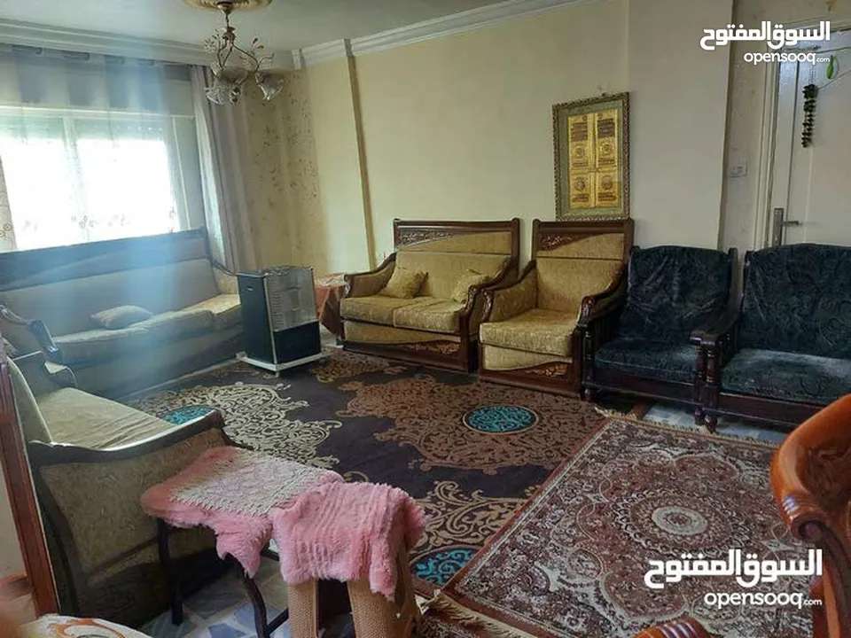 شقه للبيع للبيع جبل النزهه