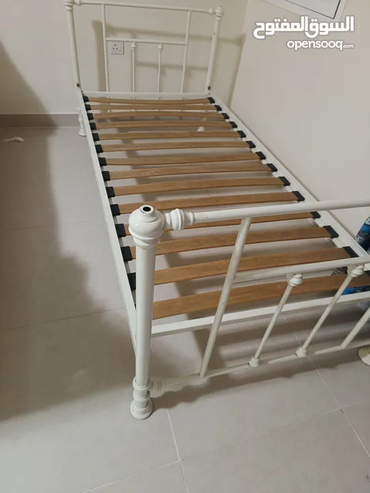 2 kids bed with iron frame