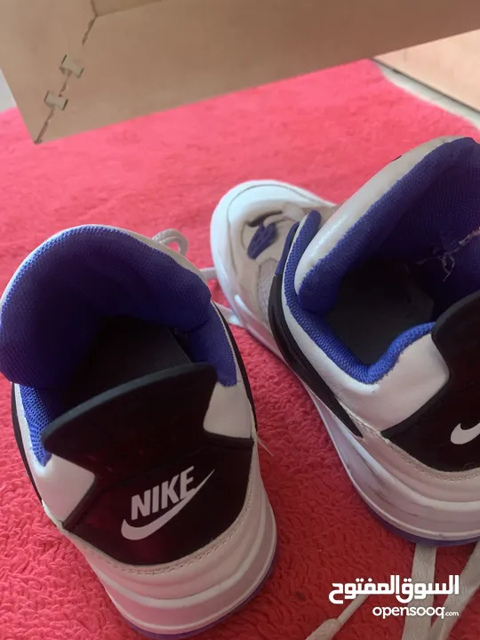 حذاء نسائي ورجالي نمرة 39 نايكي سبورت ترندي