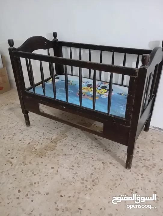 تخت بيبي خشب ثقيل واسع بسعر مغري