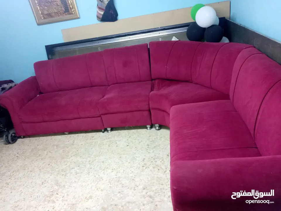 وغرفه نوم مجوز ما فيهاش اي خدش للبيع مستخدمه شهر والكنبايات معاها والخزانه غرفه نوم كامله مش ناقصها