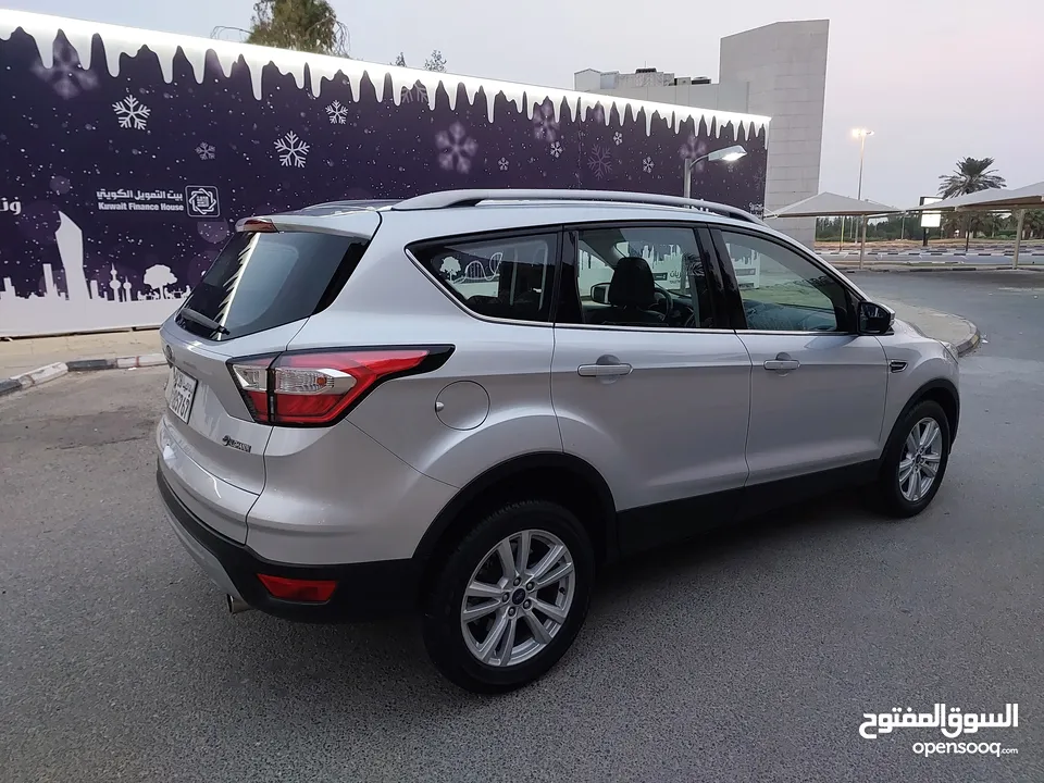 Ford Escape . 2018