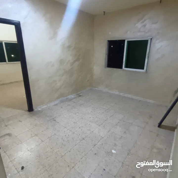 شقه للايجار في القويسمه  جبل الحديد بقرب من مسجد أبو انشيش