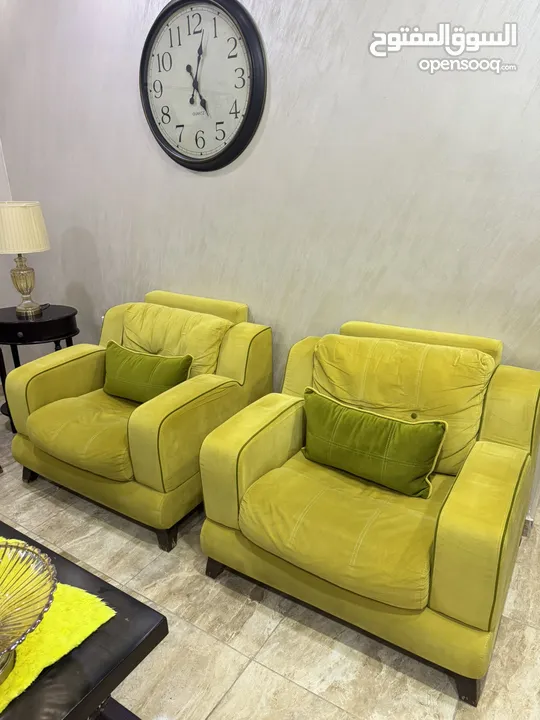 طقم كنب وطاولة سفرة للبيع