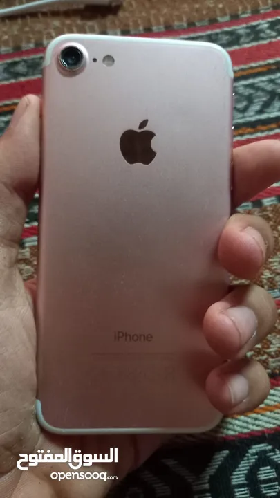 ‏iPhone 7 للبدل باي هاتف اهم شي يكون قوي