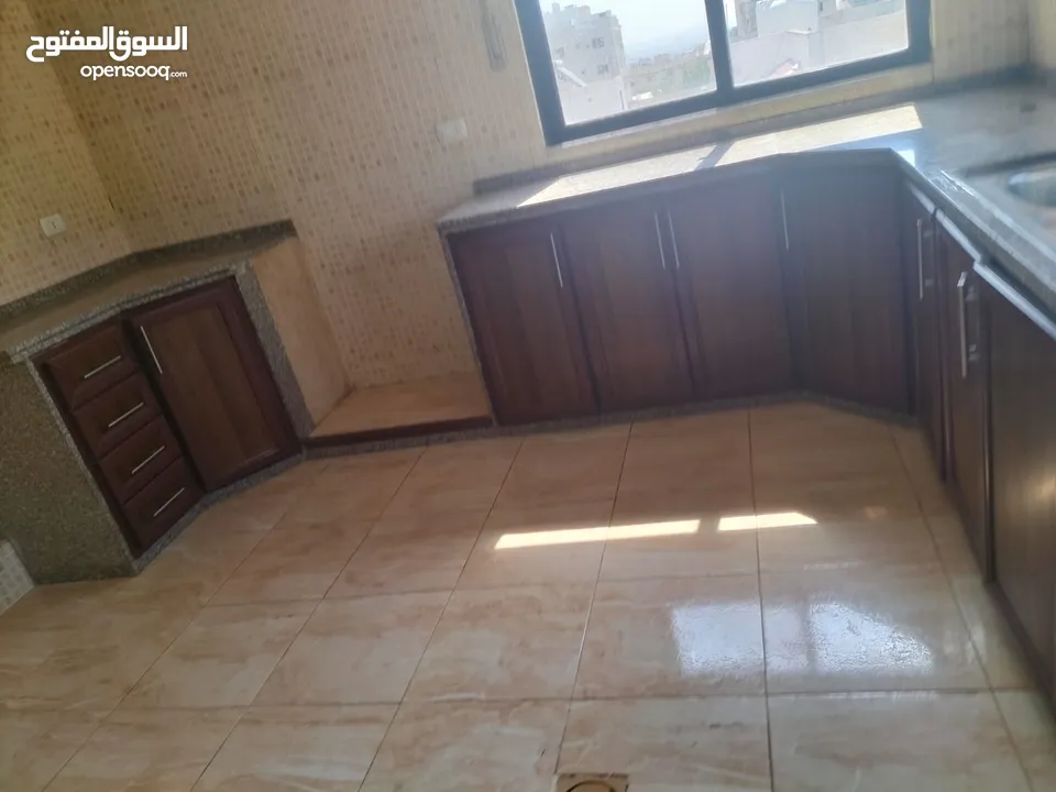 شقه طابقيه للايجار ايدون جنوب قصر العوادين ب400م