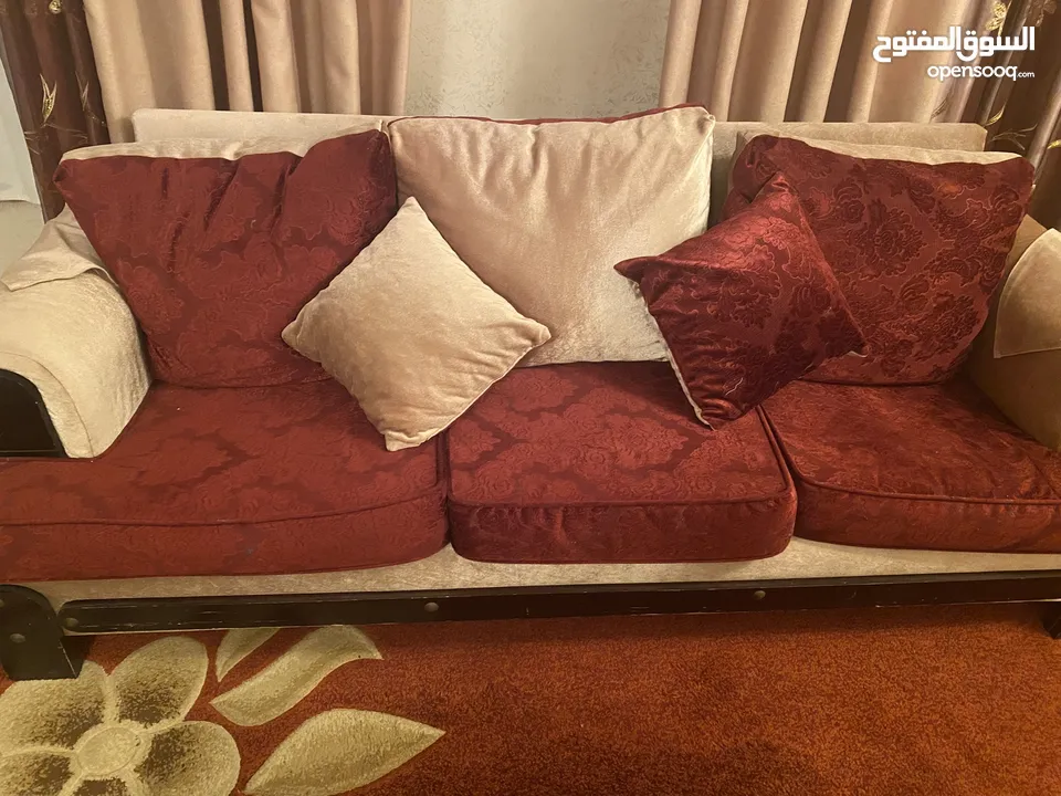 غرفة جلوس 7 مقاعد مع الستائر والسجاد بحالة جيدة جدا