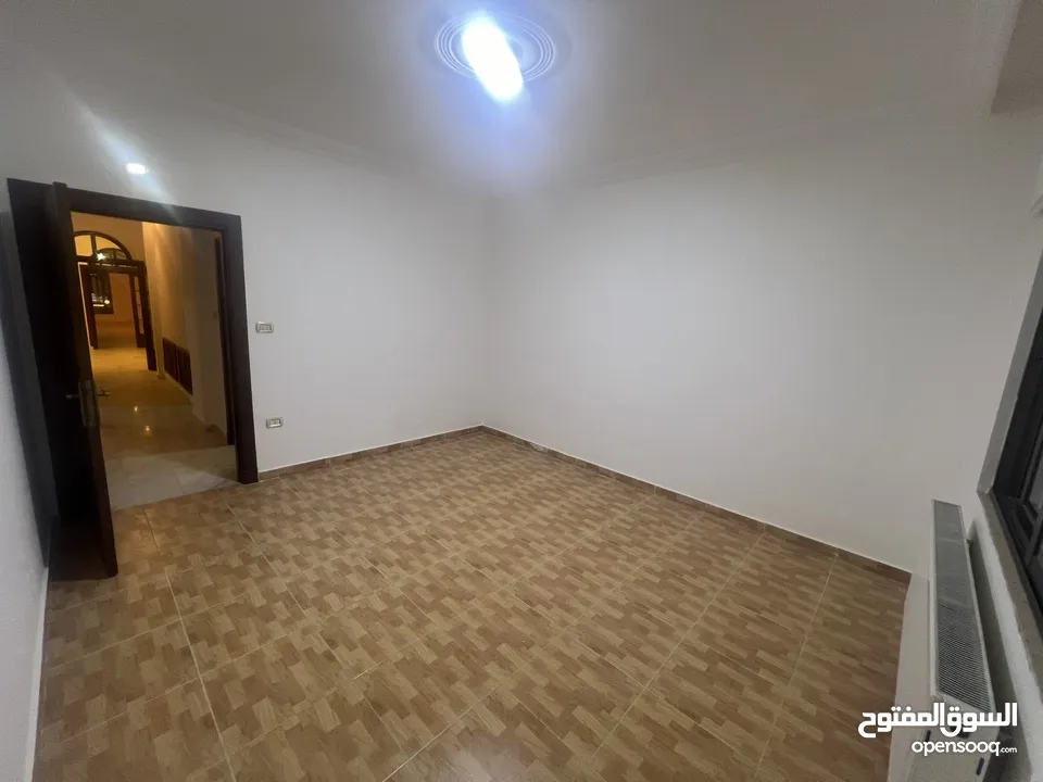 شقة غير مفروشة