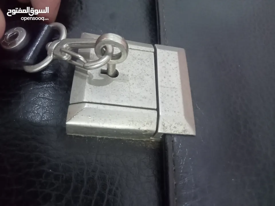 حقيبة رجالية بيزنس بالمفتاح Leather briefcase with key lock for men