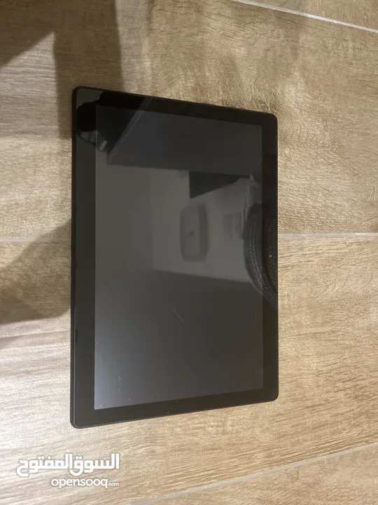 تاب لينوفو حاله ممتازة مع شاحن و cover. 32GB من الstorage. و 2GB من الRAM