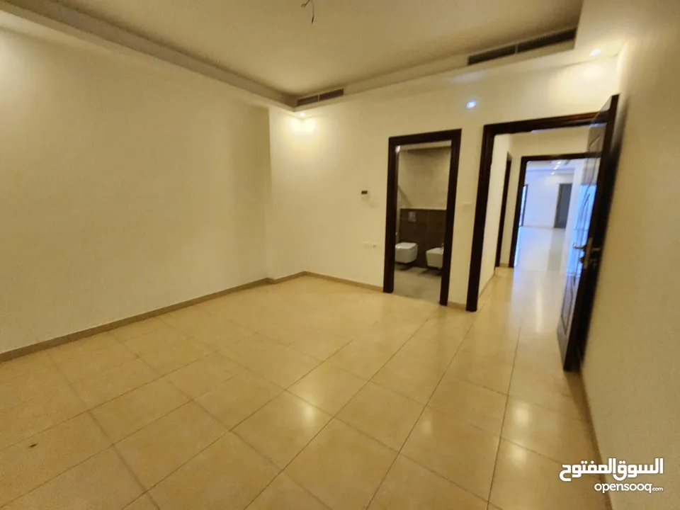 شقة فارغة للبيع في دير غبار ref : 14244