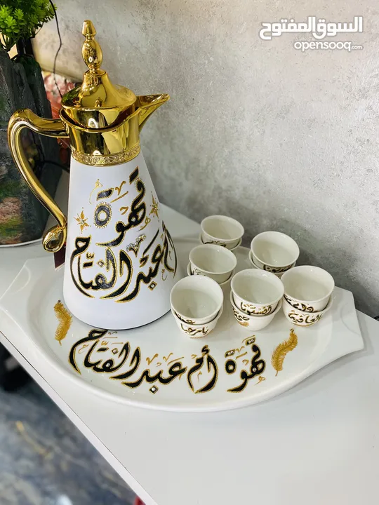دلة جميلة جدا نوعية فاخرة وثقيلة يمكنك كتابة عليها يتوفر معها صينية