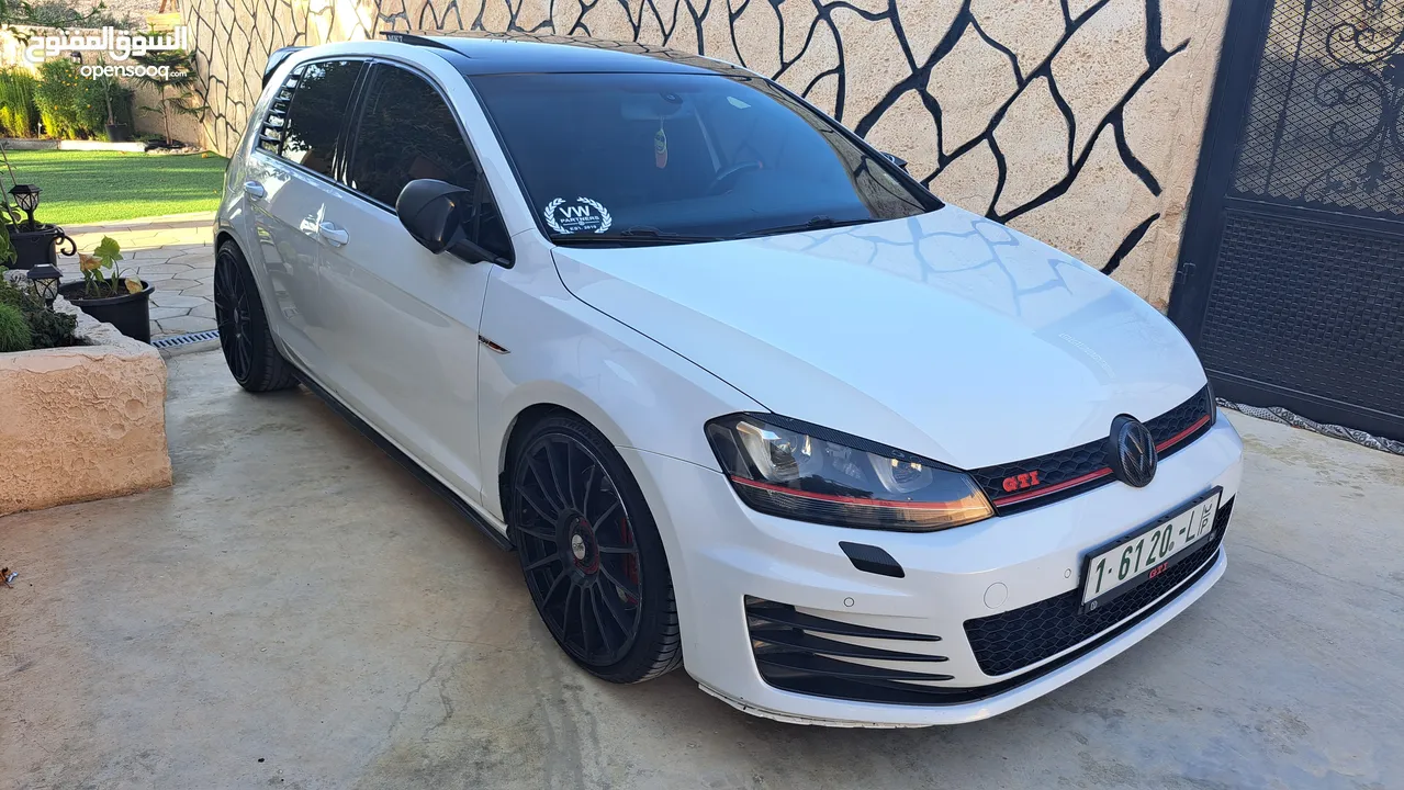 لحق اااذا بتلحق بسبب السفر جولف gti mk7 2015  بسسس على 79 الف ككاااش فقط