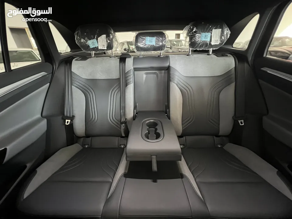 VW ID4 CROZZ PRO 2024 PIANO BLACK أبيضّ لؤلؤي