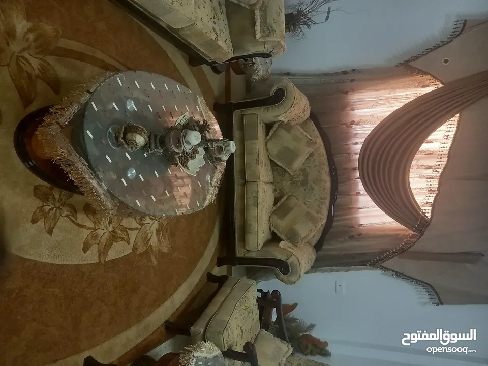 طقم كنب بحالة ممتازه