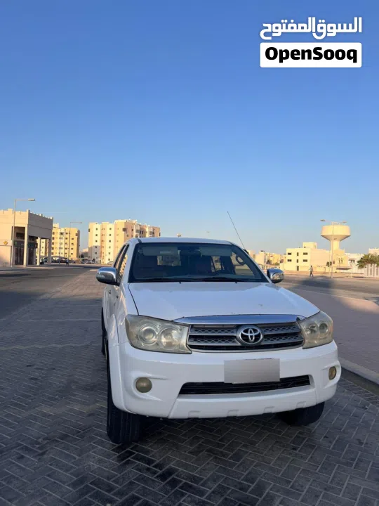 للبيع تويوتا فورتشنر موديل 2010 مأمنه ومسجله سنه كامل لا تحتاج إلى اي شي تم عمل سيرفس مؤخراً 4 سلندر