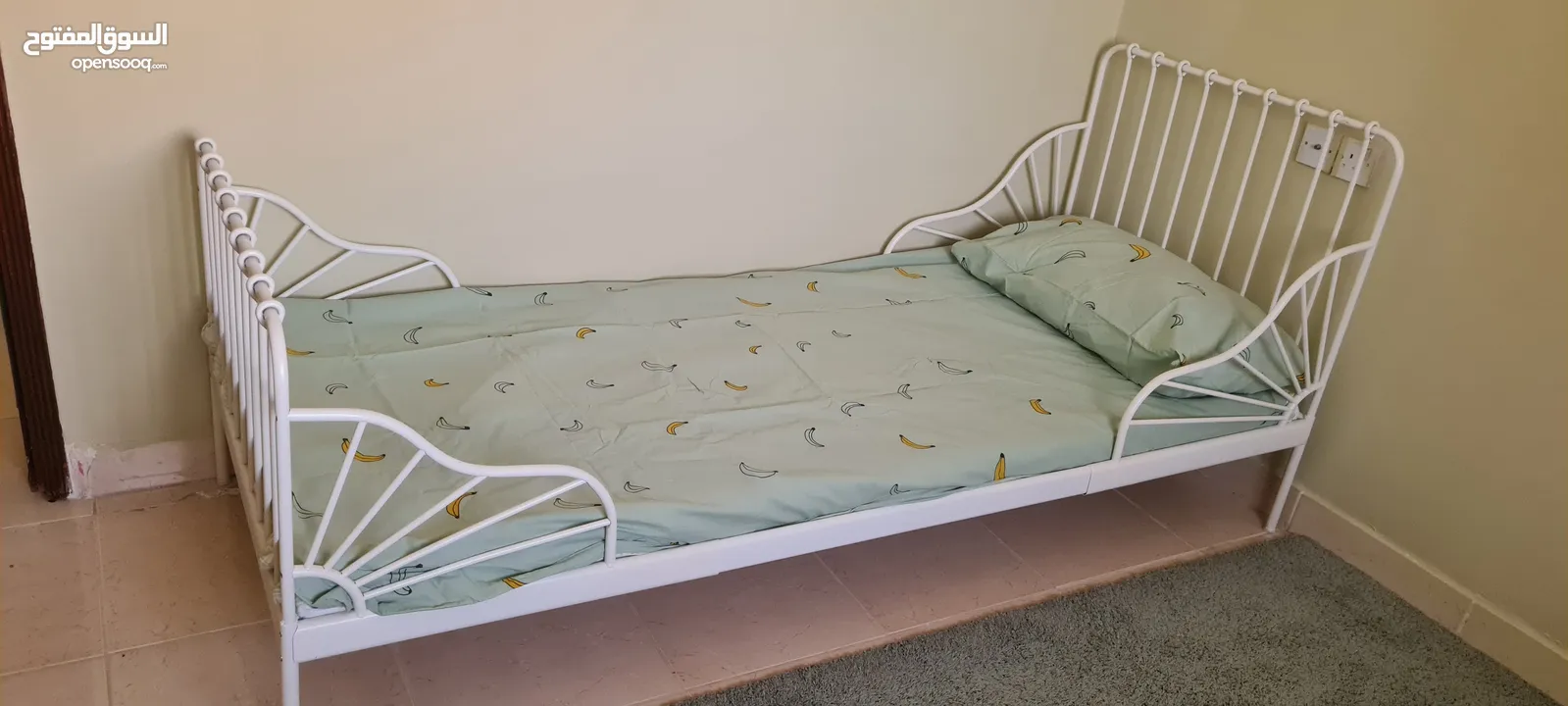 Extendable kids bed with quality matress
