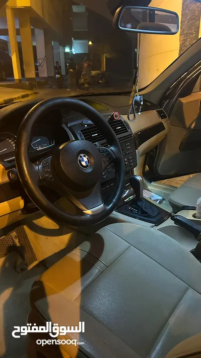 BMW نظيف وبحالة ممتازه