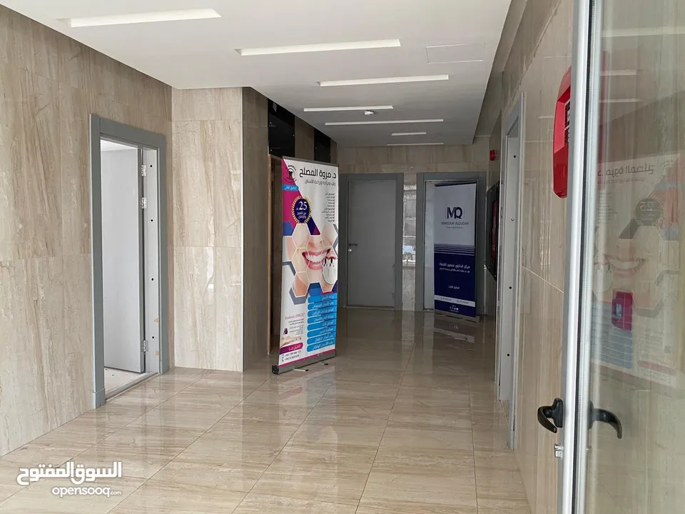 عياده حديثه البناء في عماره حديثه تحتوي على عيادات فقط في شارع الخالدي وقريبه من مستشفى الخالدي.