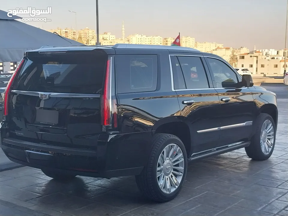 كاديلاك اسكاليد وارد الوكالة قاطع مسافة 29000km فقط صنف platinum