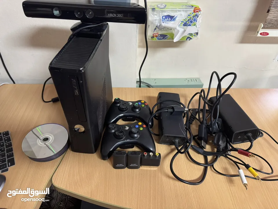مستعمل بحالة جيدة جداً مع CD لأ توجد فيه اي مشاكل سبب البيع شراء منتج جديد مع أيادي X BOX 360 Kinect