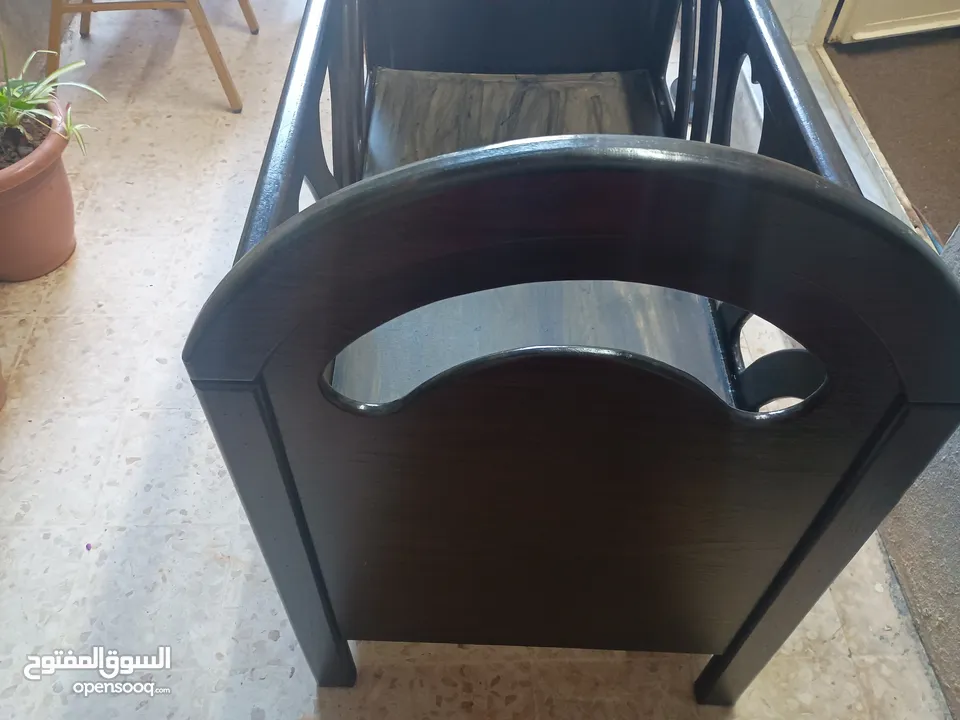 تخت بيبي مستعمل للبيع بحال الوكاله