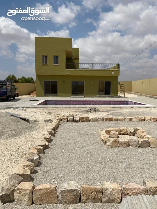 بيت ريفي وشاليه للبيع او البدل على شقة في عمان