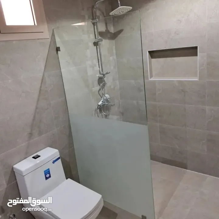 زجاج سكريت ومرايات وأبواب زجاج وطاولات الطعام