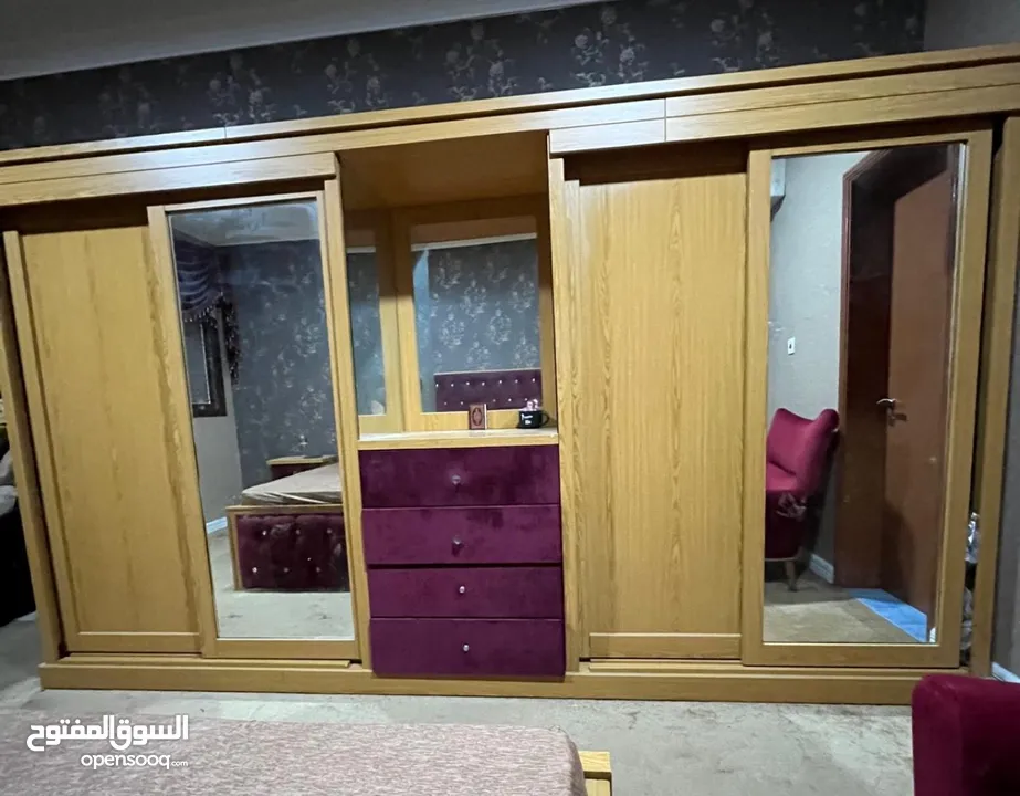 غرفتين نوم بحاله نظيفة خشب بحريني