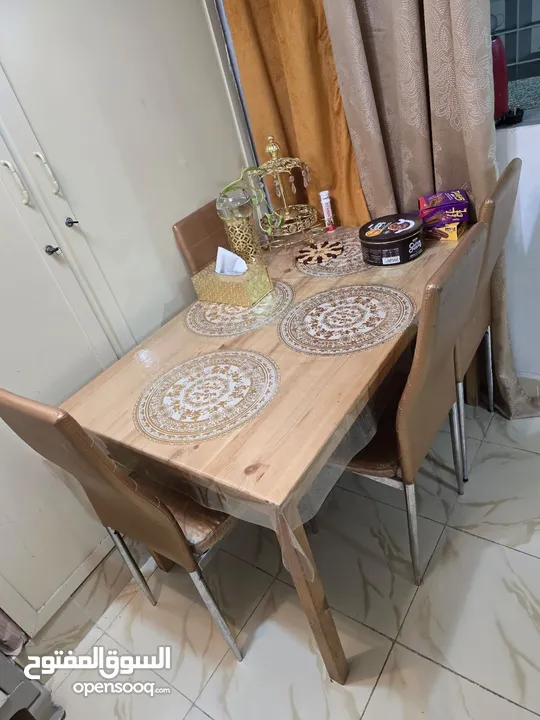 Dinning table for sale