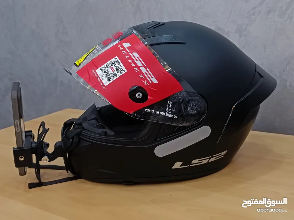 خوذت LS2   حجم XL  الون كاتم  جديده مع مستلزمات 3 اقنعه للوجه مع ستاند للكمره وجوال. وعلاقه للخوذه