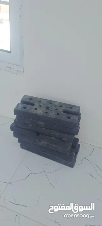 جهاز رياضة منزلي مع الأوزان شبه جديد التواصل على الرقم اللي بالوصف