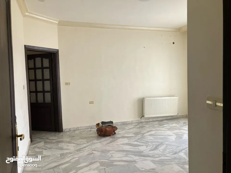 شقة فارغة - دير غبار - 3نوم 1ماستر - 200م - بلكونتين بإطلالــــه مميزة - قرب الخدمات - موقع هادئ