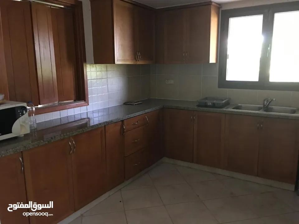 فيلا استاند الوان في مراسي اريزو مع إطلالة على البحيرة وحمام السباحة
