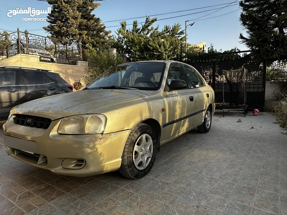 هيونداي فيرنا 2002 بحالة جيدة جداً، جير عادي، عداد 158 الف فقط