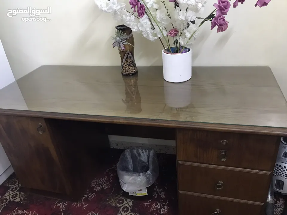 مكتب دراسة تفصيل خشب زان مع لوح زجاج حماية للمكتب جديد بحالة الوكالة استخدام خفيف الطول 160 سم