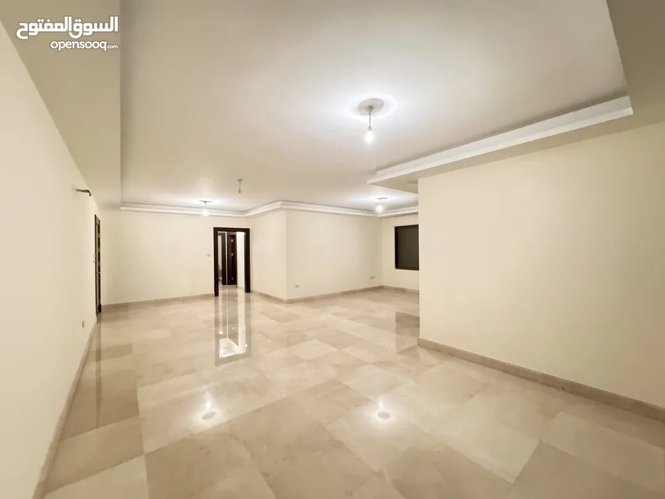 شقة غير مفروشة للايجار في الدوار الرابع ( Property 37912 ) سنوي فقط