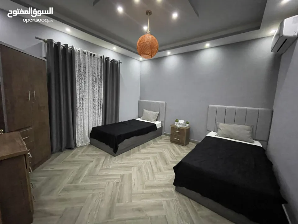 بليط سوريكفائة أوربية بأنامل ذهبية وكافة اعمال السيراميك والرخام والبورسلان وبديل الرخام والخشب