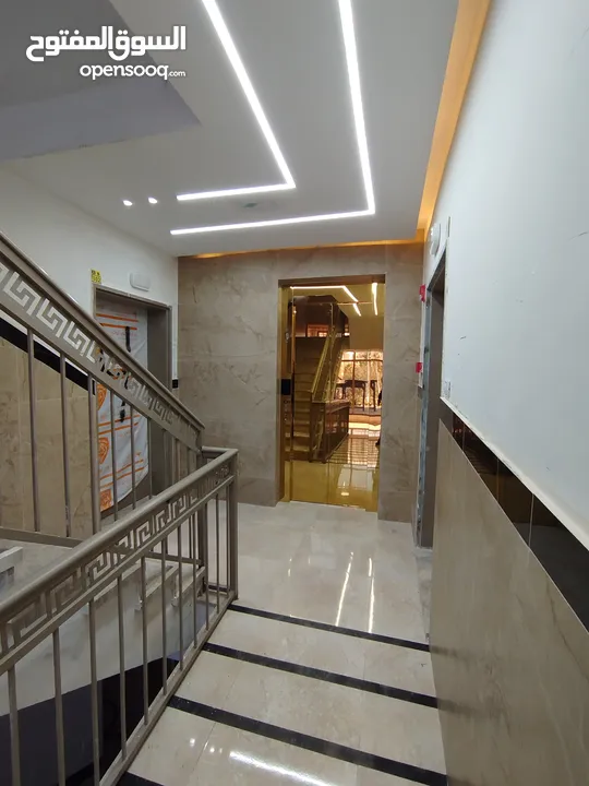 شقه مع حديقه للبيع