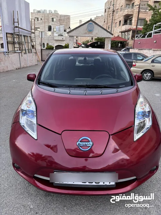 نيسان ليف SV