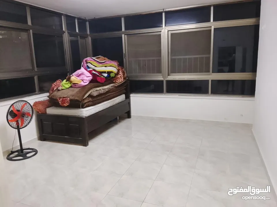 روف عباره عن استوديو للايجار