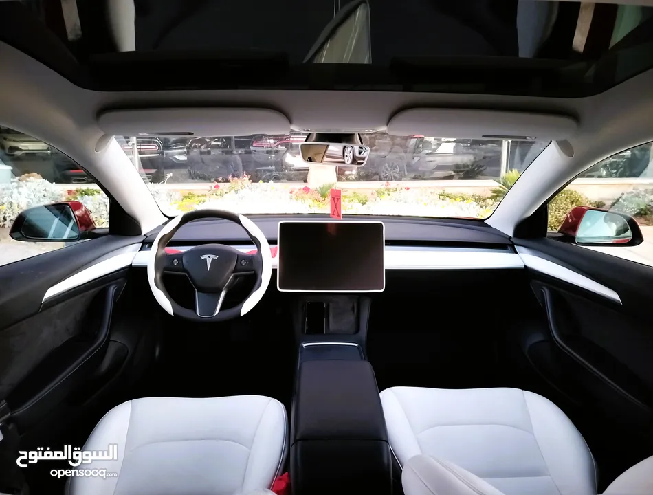 تيسلا 2022 model 3 فحص كامل 4 جــيـــد بدون ملاحظات غرفة جلد ابيض لون مميز بحالة الوكالة بسعر لقطة