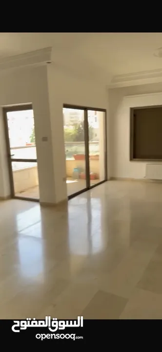 شقه للبيع قريبه من سيتي ومكه مول موقع ممتاز وسعر رائع