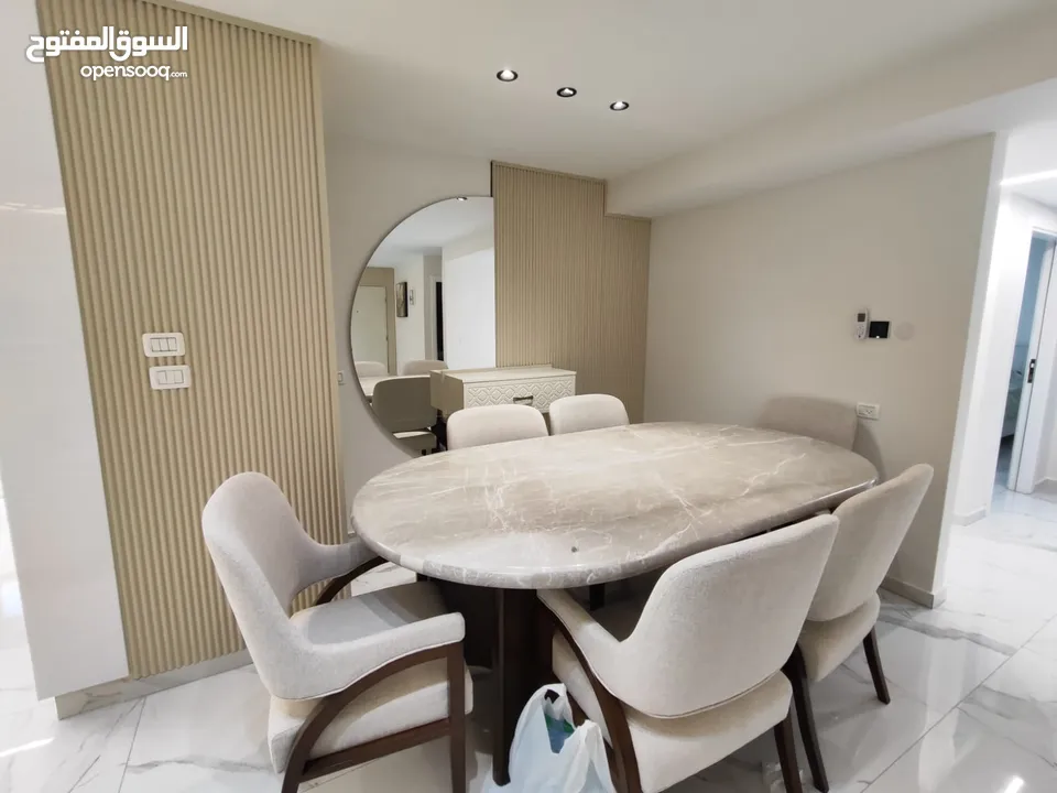 شقة مفروشة جديدة لم تُسكن بعد – سوبر دلوكس الطيرة – خلف مدارس المستقبل