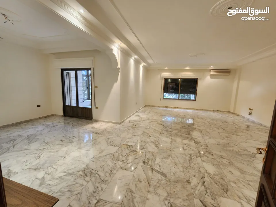 شقة فارغة للبيع في عبدون - ref : 14554