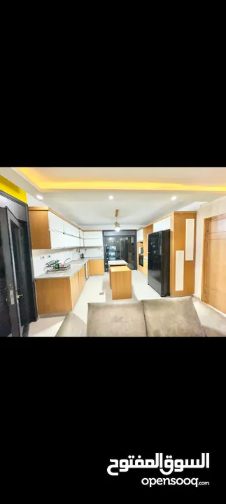 فيلا للبيع في منطقه الاتحاد 3طوابق  كل طابق 110 مساحه 330اللبيناء
