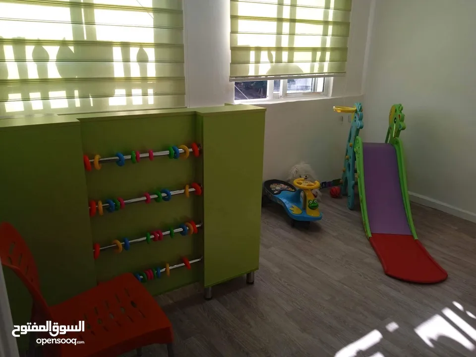 أثاث يصلح لروضة
