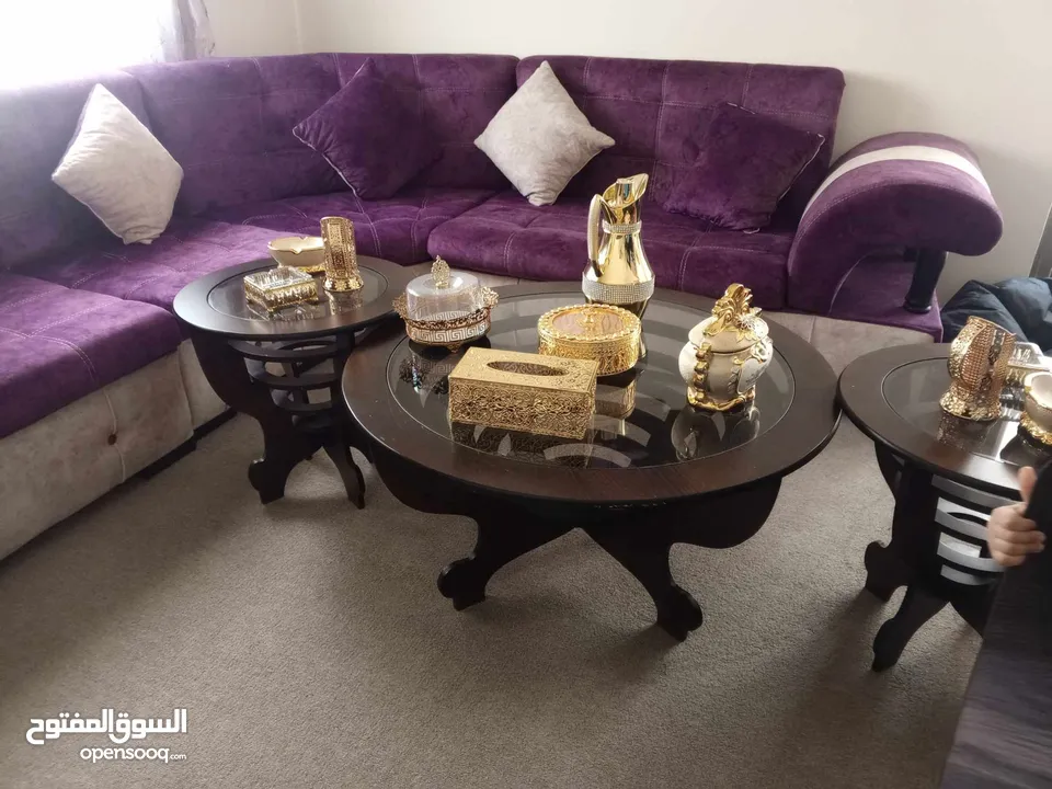 طقم ضيوف كورنر للبيع مع طاولات و برادي